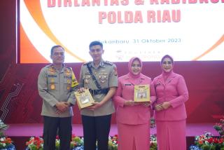 Kapolda Riau Lantik Dua Pejabat Utama